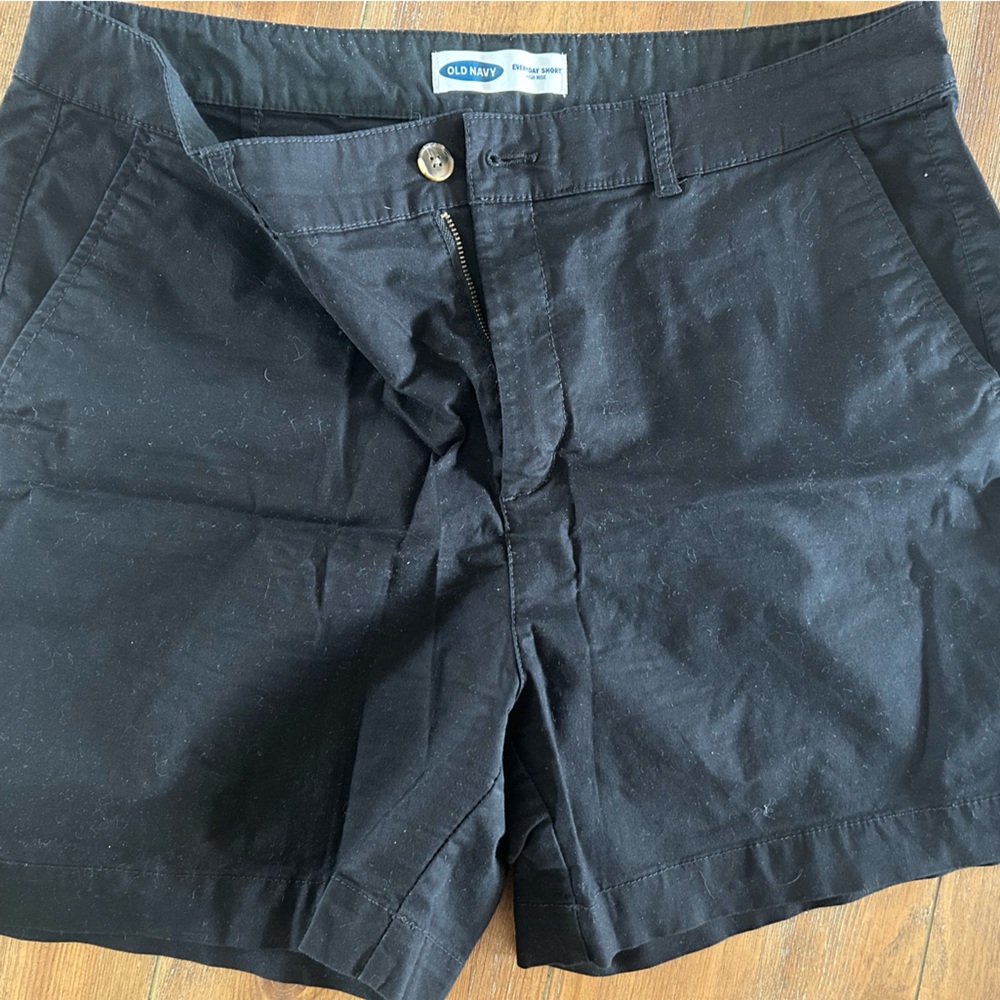 Old navy everyday shorts. Black. Women size 16.